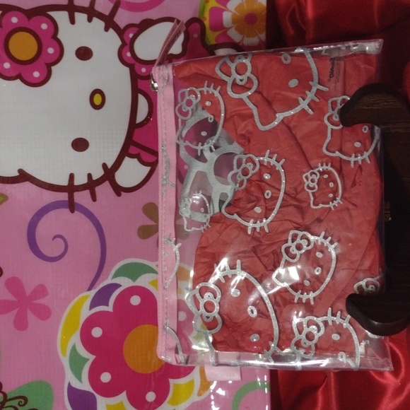 Hello Kitty Sparkling 💖 Pink Pouch Valuables, Zippered Case Laptop, Ipad NWT - Picture 9 of 10